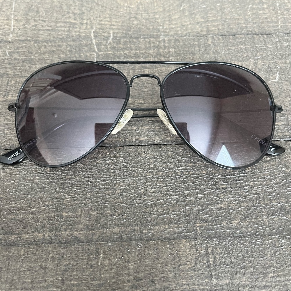 DIFF Black Aviator Polarized Sunglasses